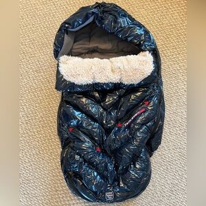 Navy Blue Polar Igloo Footmuff in Large by 7 A.M. Enfant